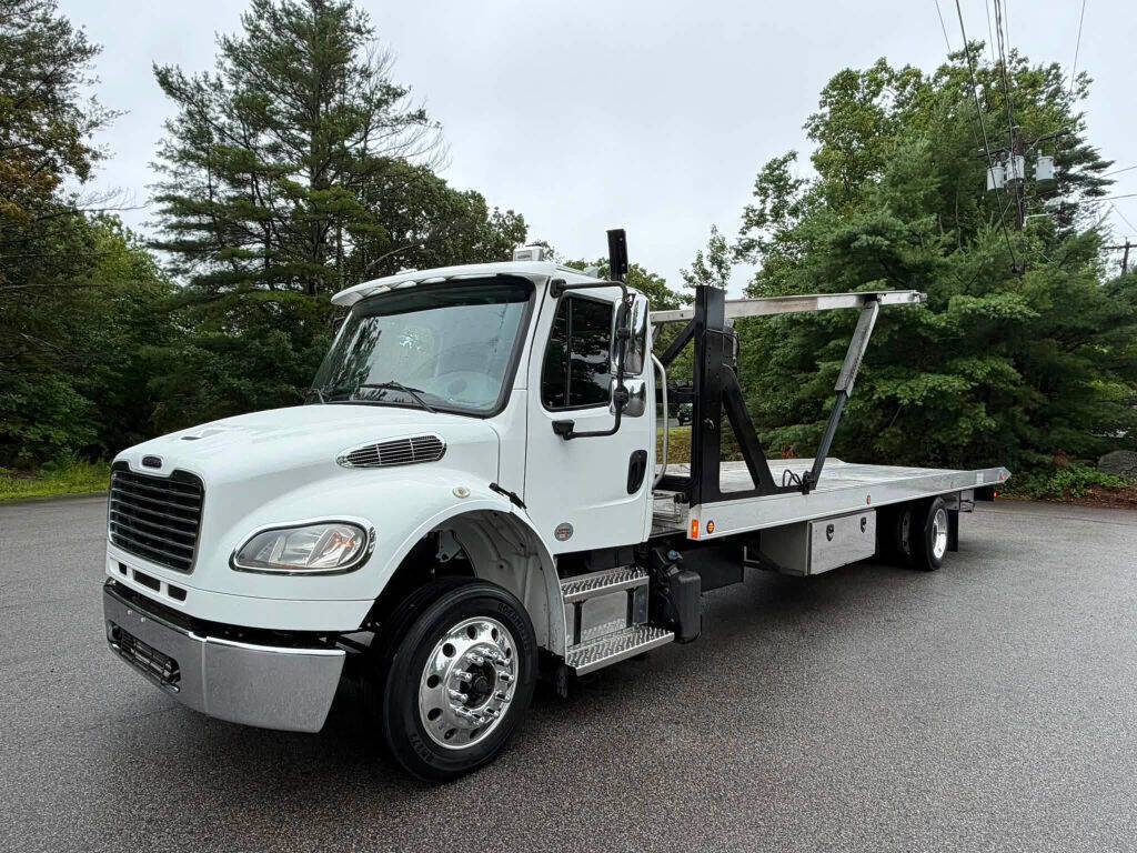 2019 FREIGHTLINER BUSINESS CLASS M2 106 in Upton, MA