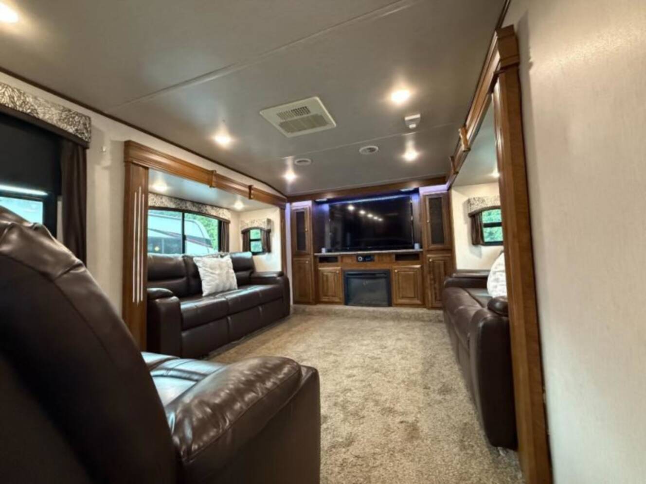 A photo of this 2019 Heartland Bighorn 39FL