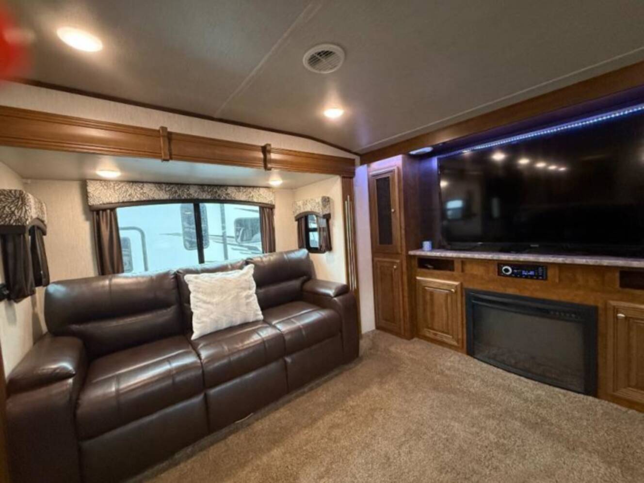 A photo of this 2019 Heartland Bighorn 39FL