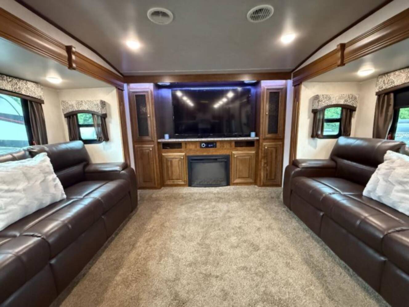 A photo of this 2019 Heartland Bighorn 39FL