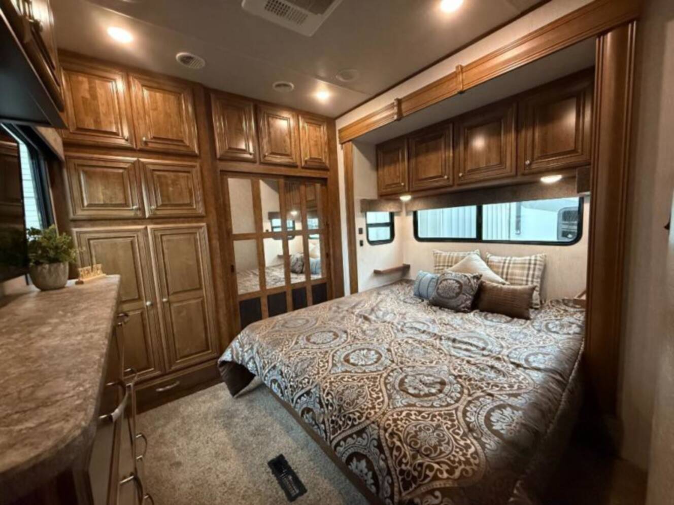 A photo of this 2019 Heartland Bighorn 39FL