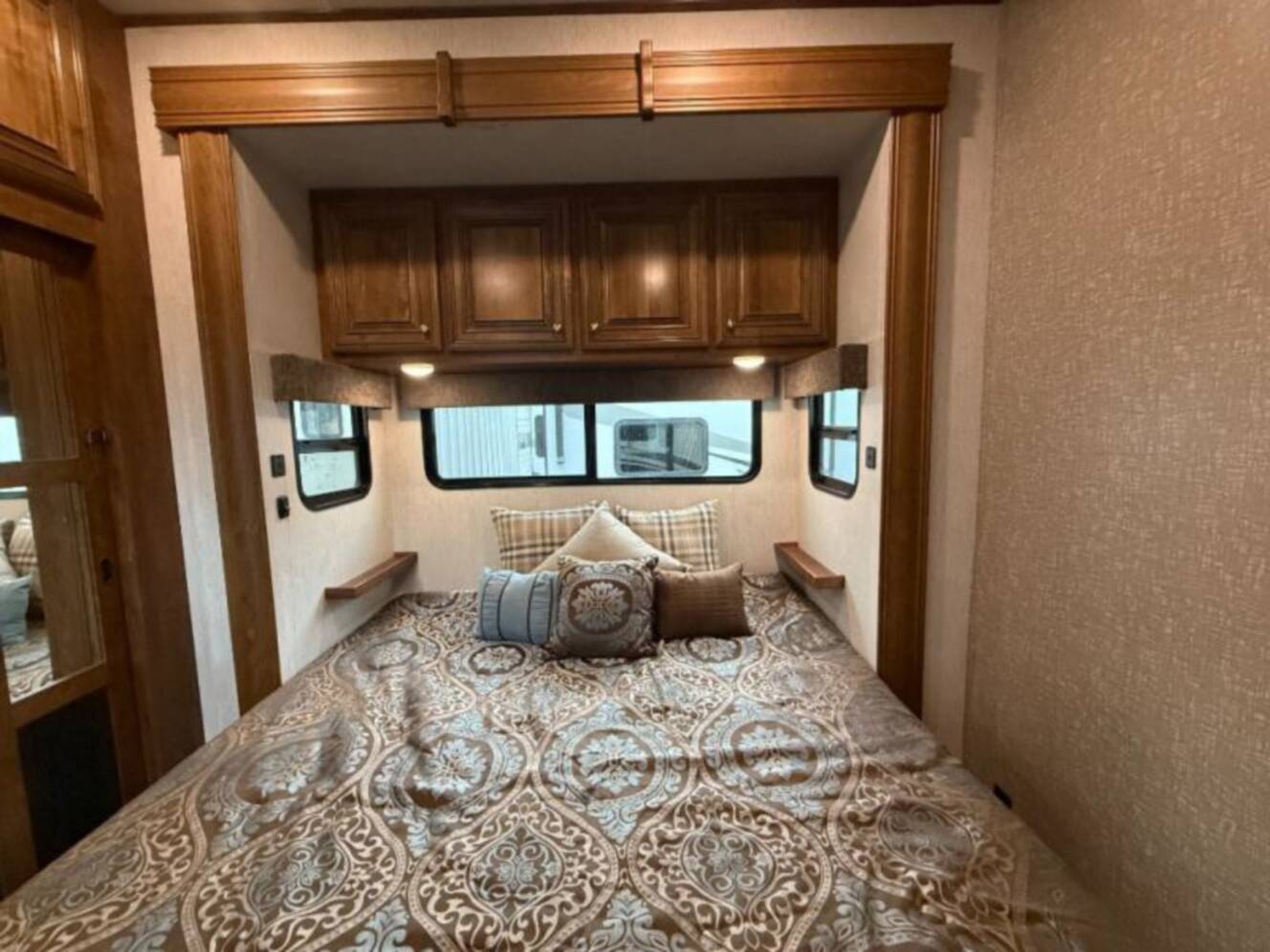 A photo of this 2019 Heartland Bighorn 39FL