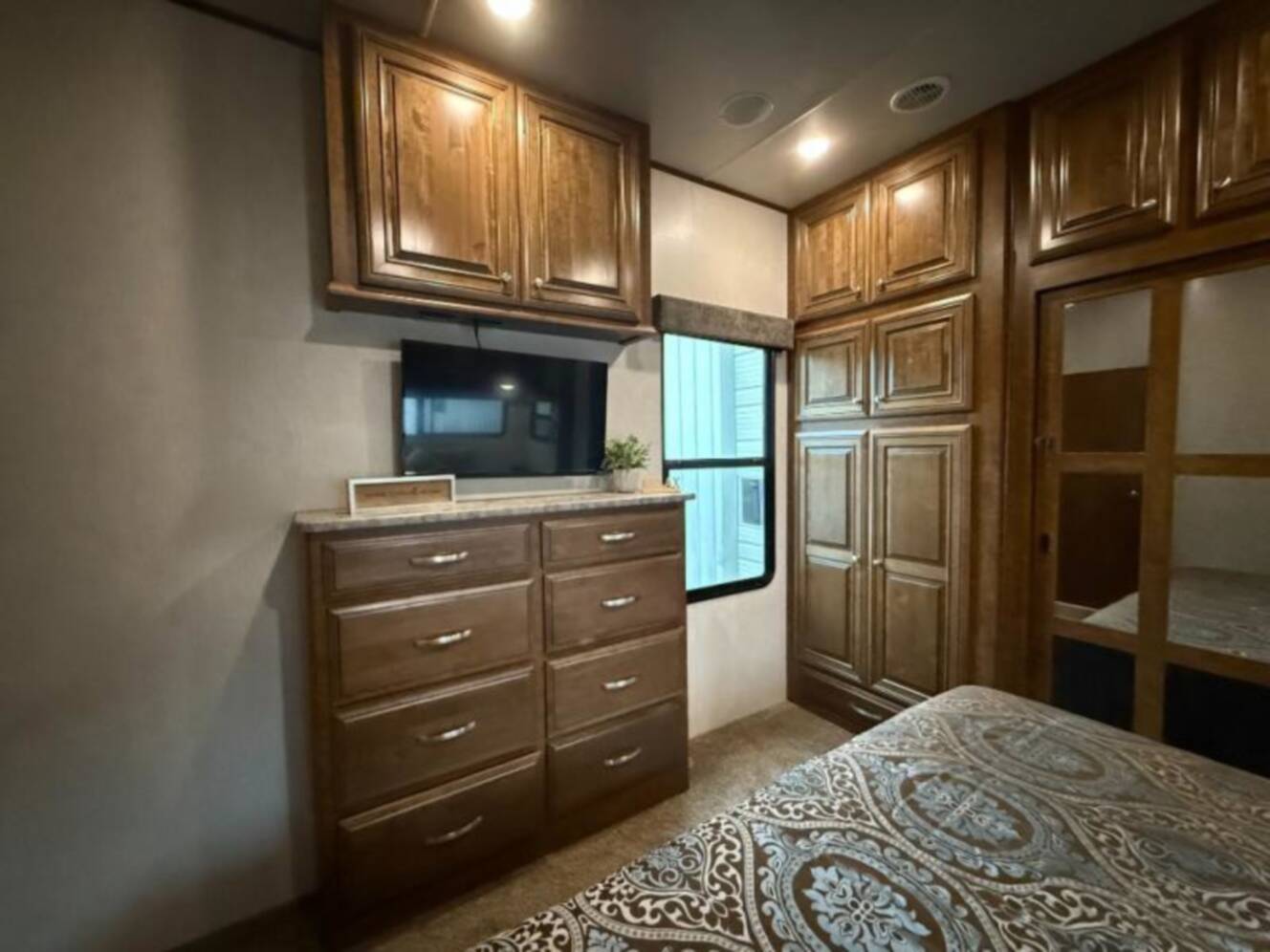 A photo of this 2019 Heartland Bighorn 39FL