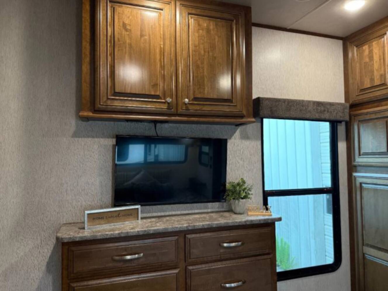 A photo of this 2019 Heartland Bighorn 39FL