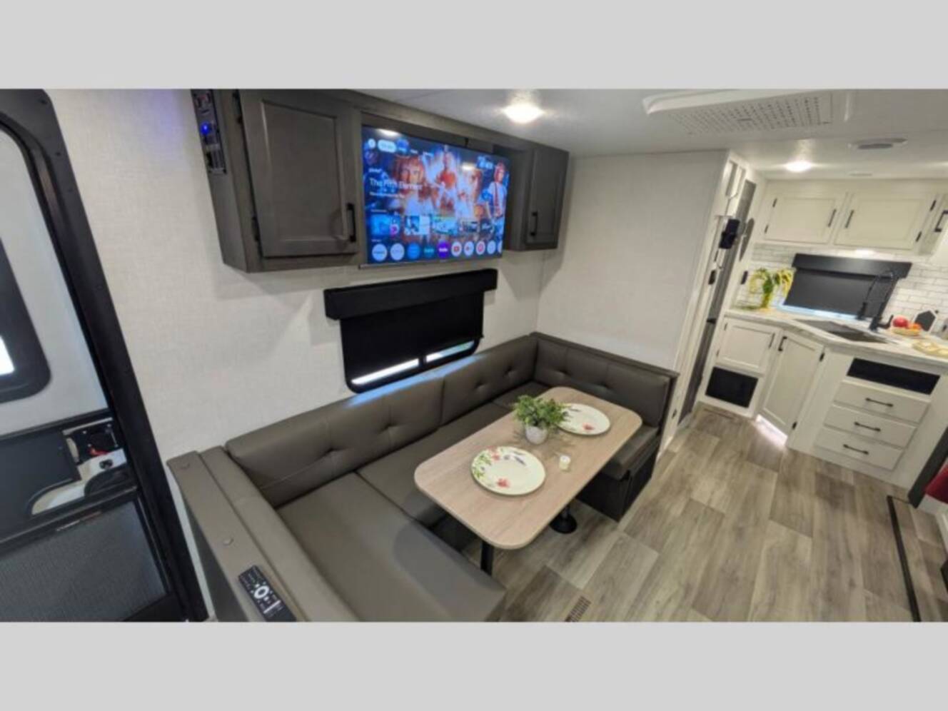 A photo of this 2025 Venture Rv Stratus SR221VRK
