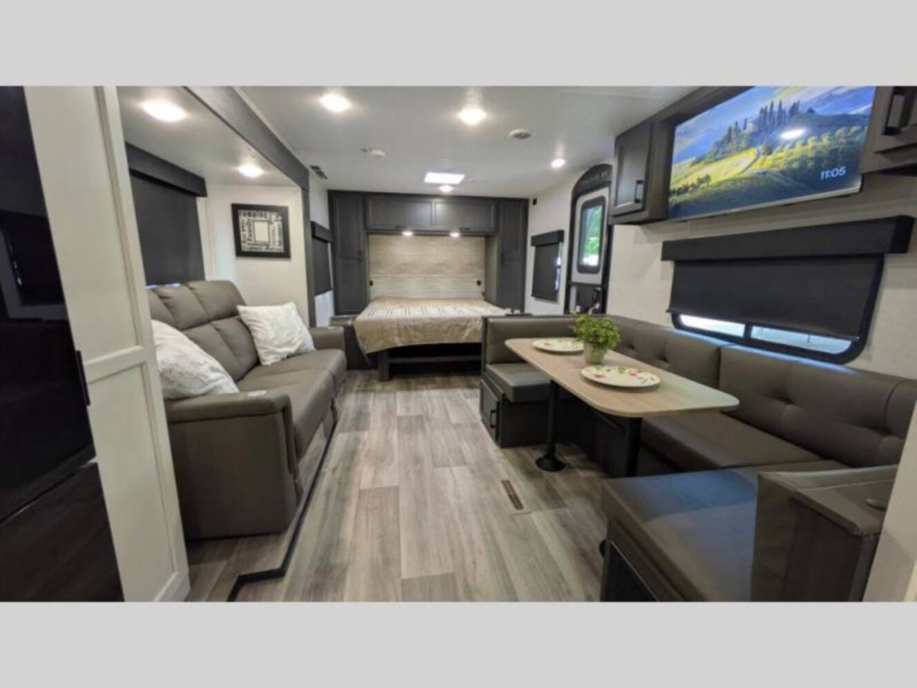 A photo of this 2025 Venture Rv Stratus SR221VRK
