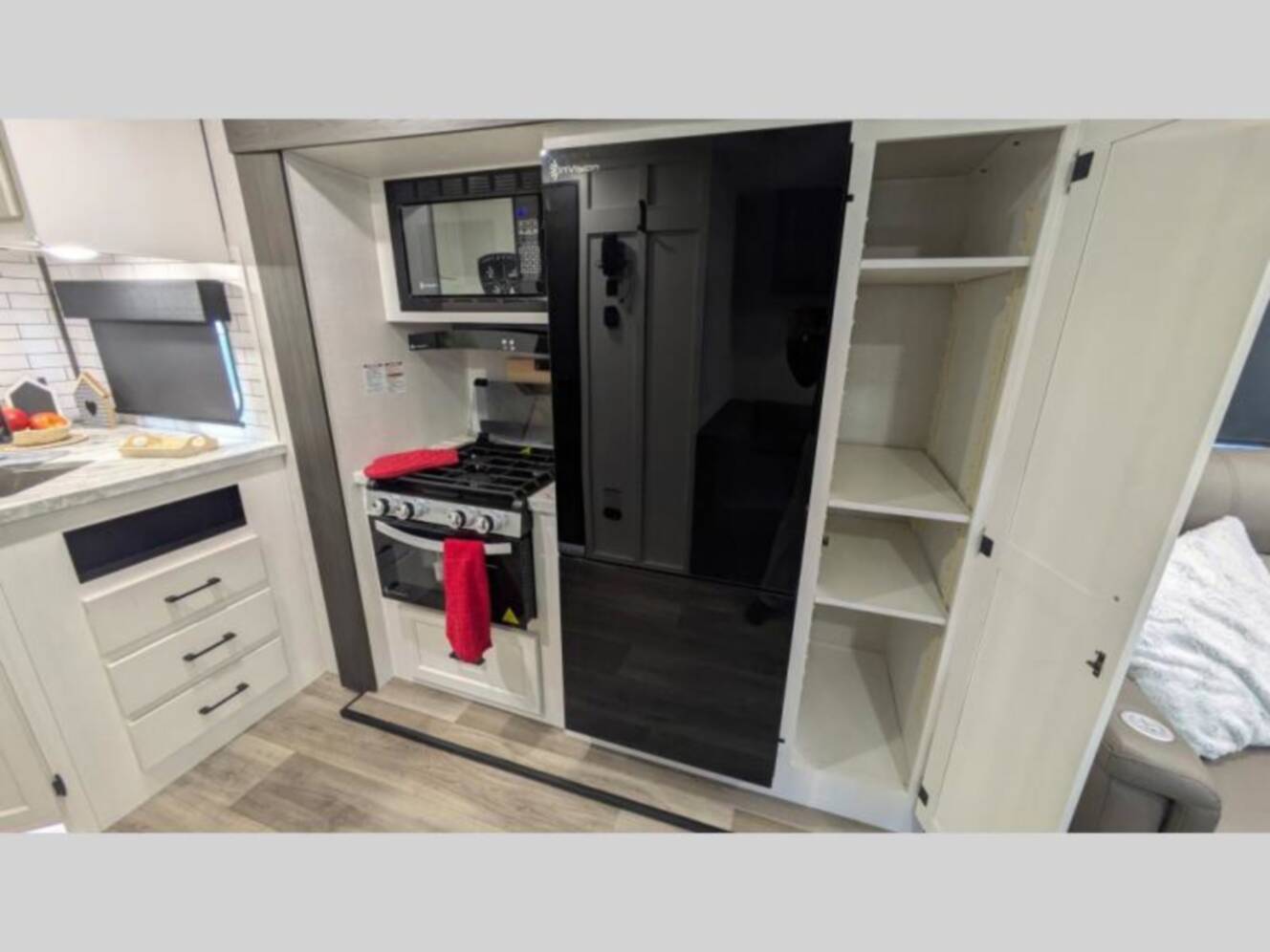 A photo of this 2025 Venture Rv Stratus SR221VRK