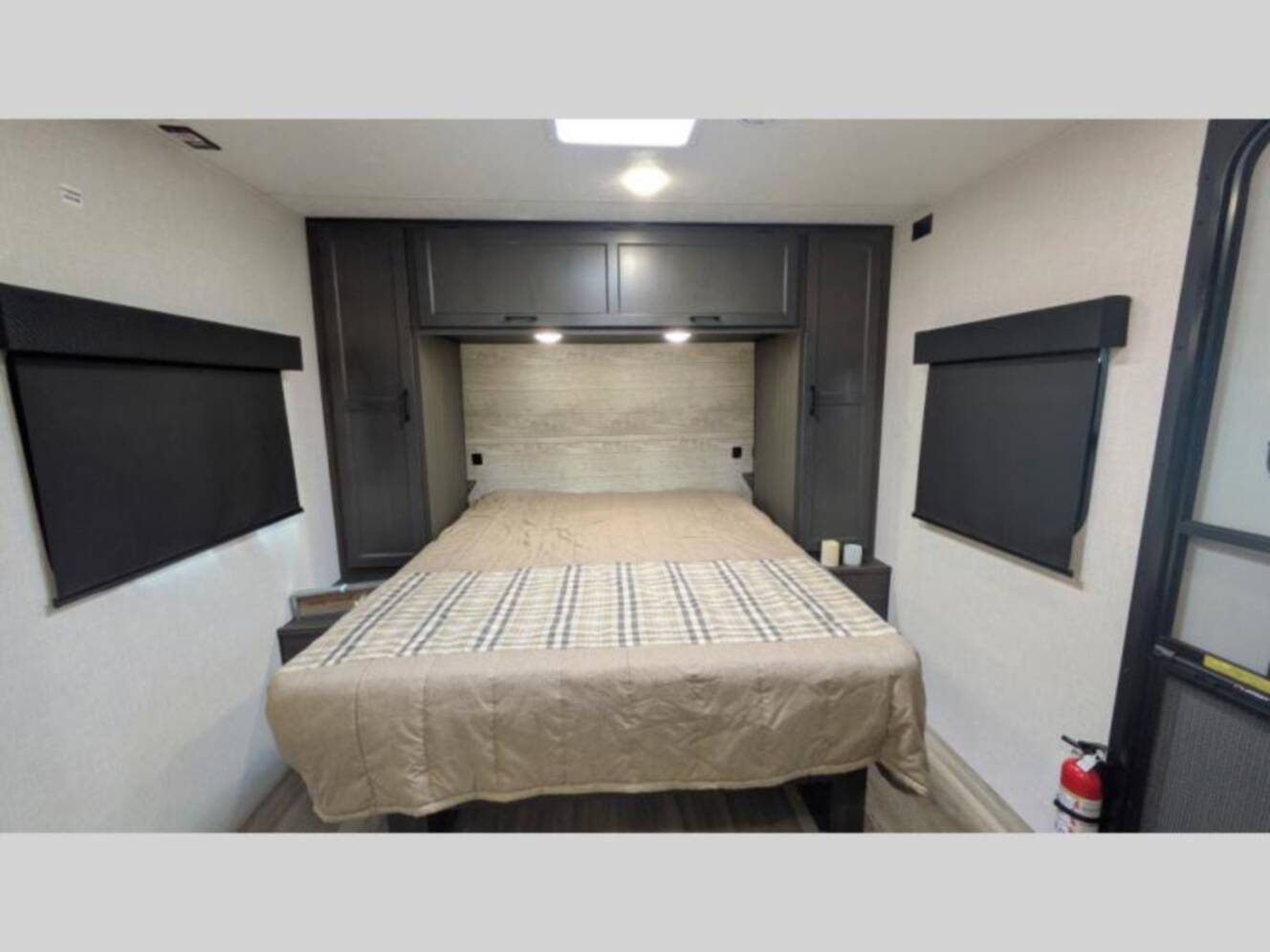 A photo of this 2025 Venture Rv Stratus SR221VRK