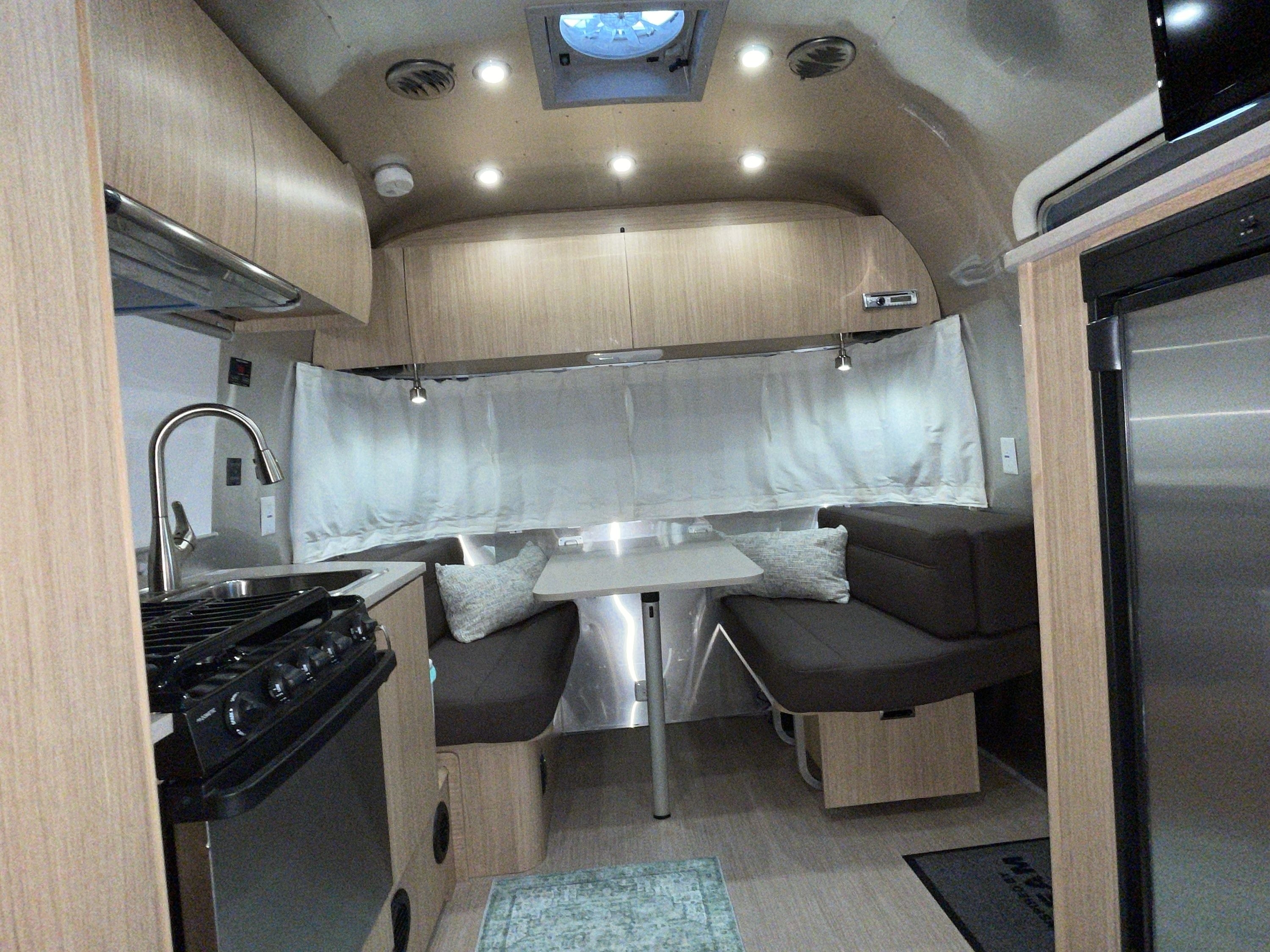 2018 Airstream FLYING CLOUD 19CB in golden CO