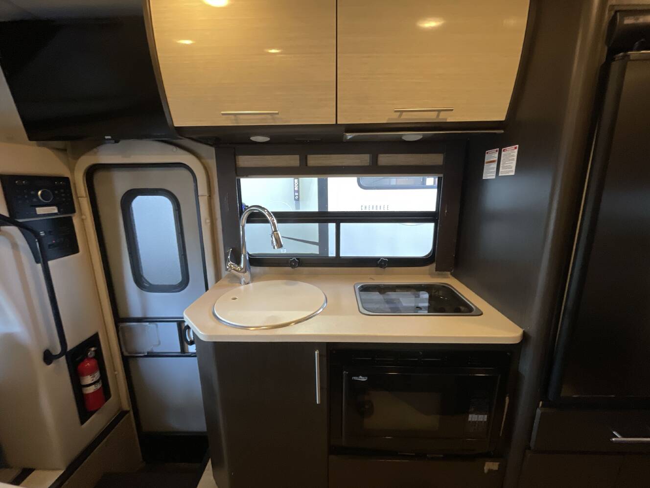 A photo of this 2016 Thor COMPASS 23TR