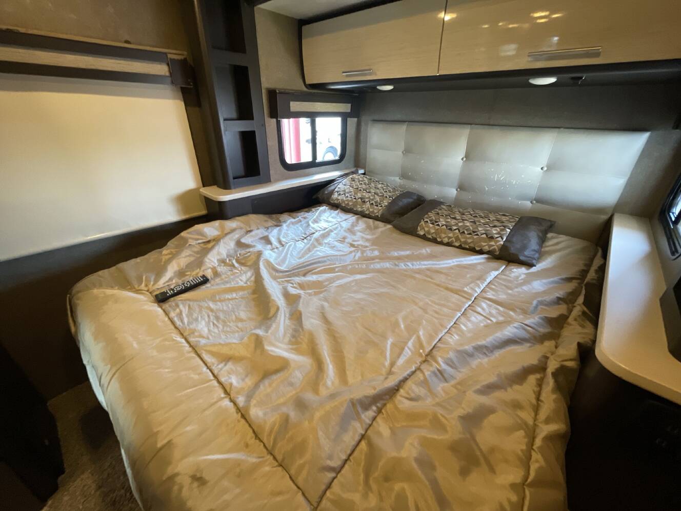 A photo of this 2016 Thor COMPASS 23TR