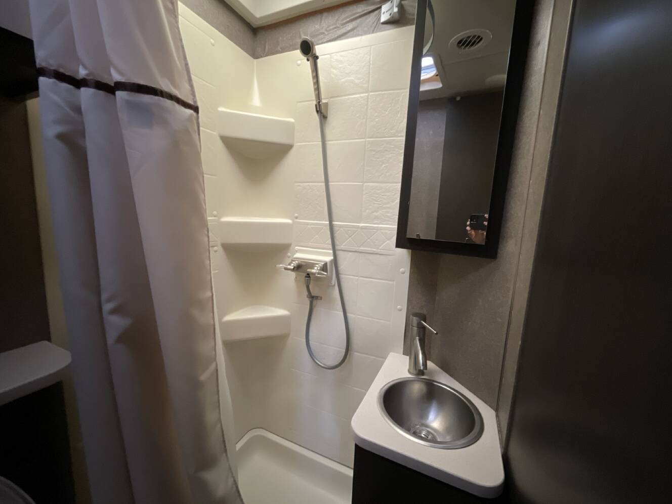 A photo of this 2016 Thor COMPASS 23TR