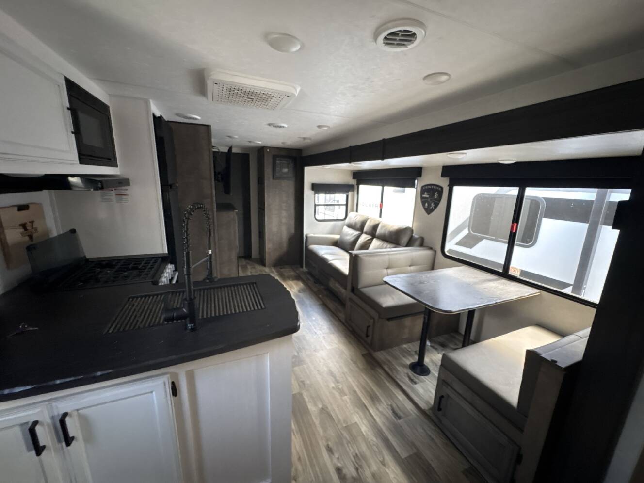 A photo of this 2024 Venture Rv STRATUS 291VQB