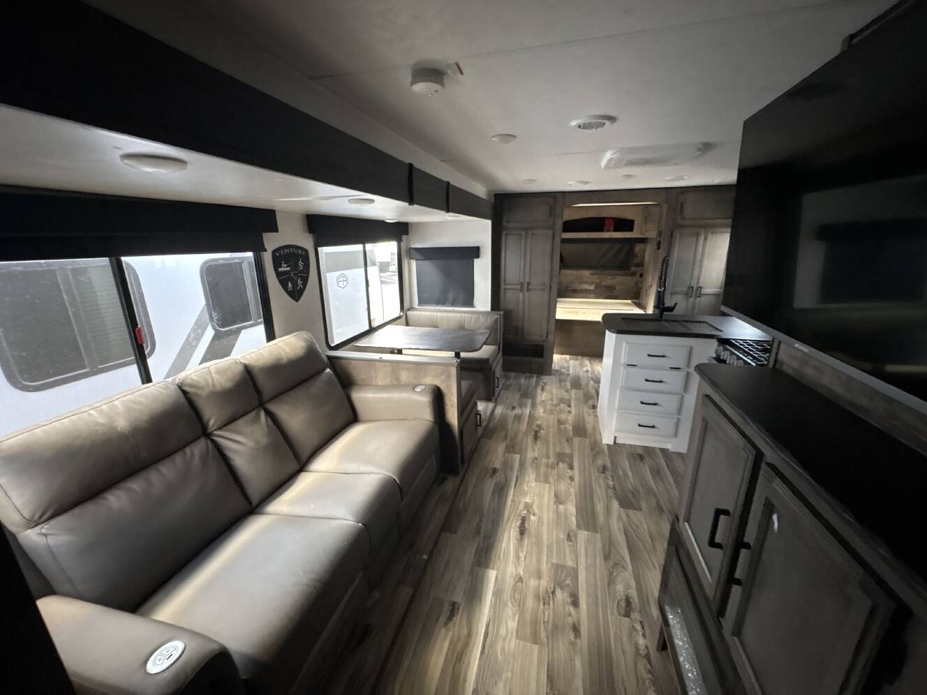 A photo of this 2024 Venture Rv STRATUS 291VQB