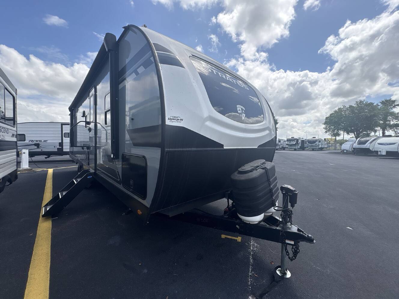 A photo of this 2024 Venture Rv STRATUS 291VQB
