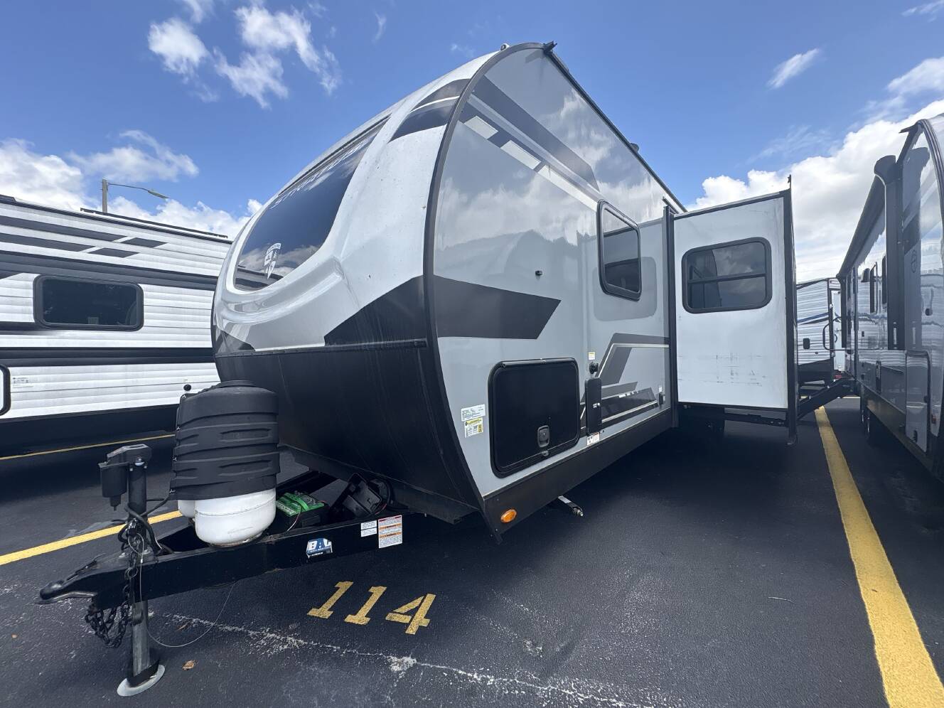 A photo of this 2024 Venture Rv STRATUS 291VQB