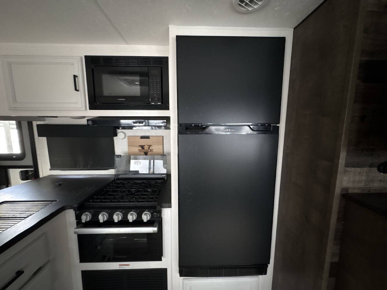 A photo of this 2024 Venture Rv STRATUS 291VQB