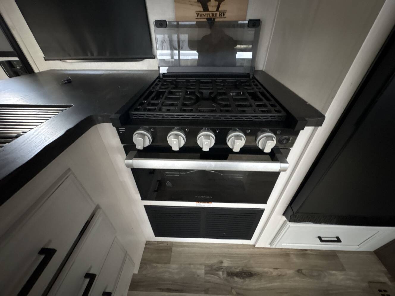 A photo of this 2024 Venture Rv STRATUS 291VQB