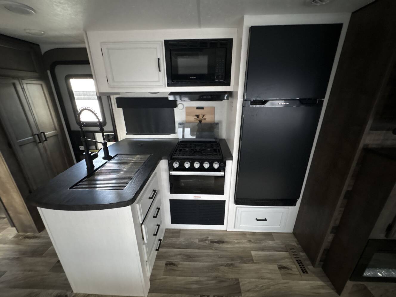 A photo of this 2024 Venture Rv STRATUS 291VQB