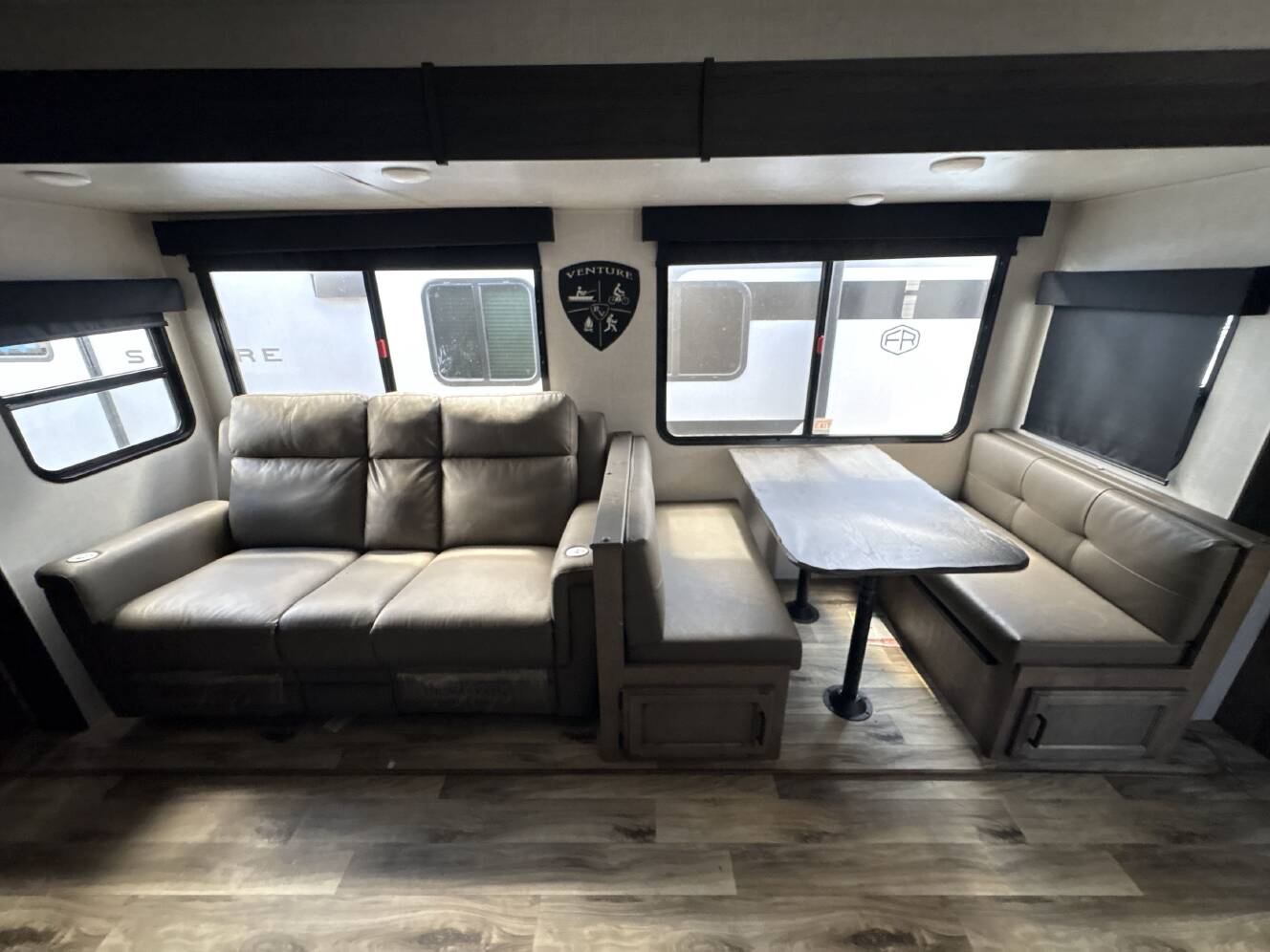 A photo of this 2024 Venture Rv STRATUS 291VQB