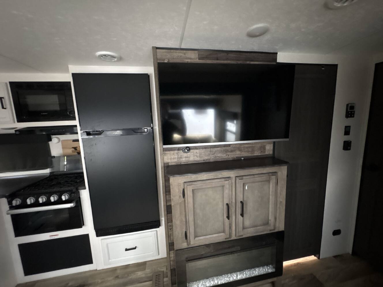 A photo of this 2024 Venture Rv STRATUS 291VQB