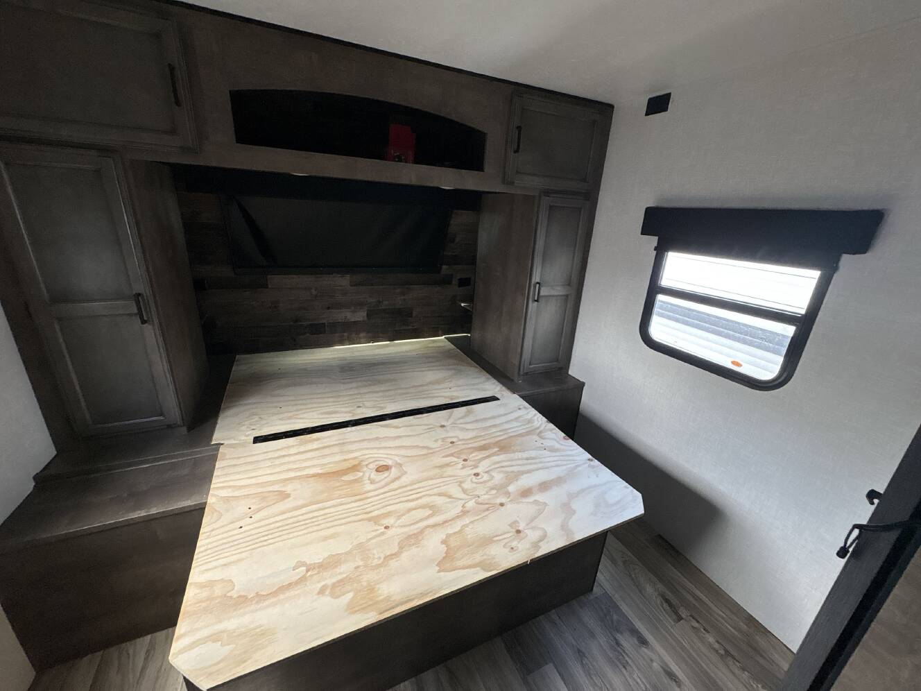 A photo of this 2024 Venture Rv STRATUS 291VQB