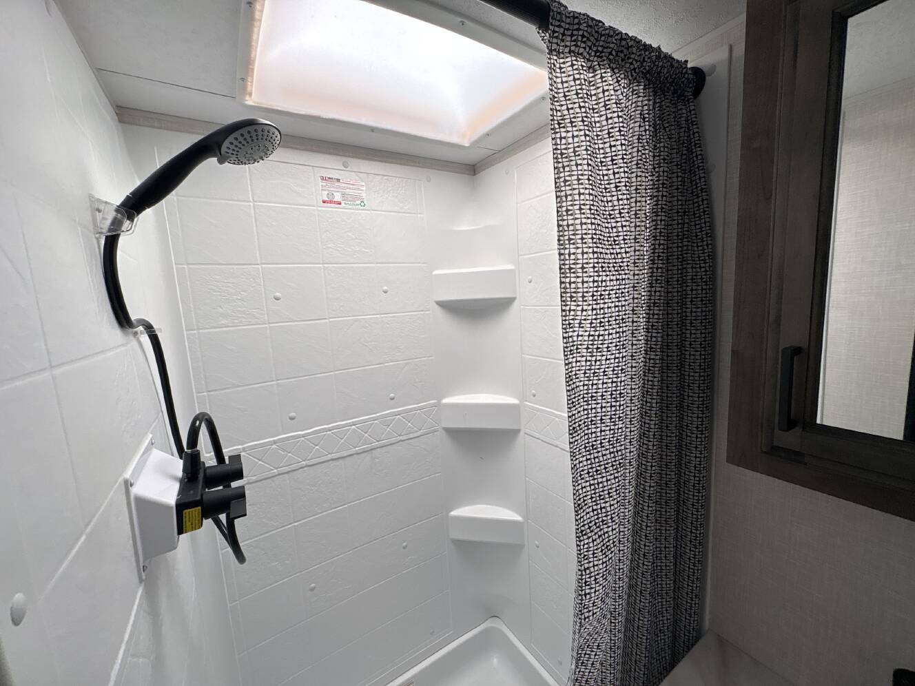 A photo of this 2024 Venture Rv STRATUS 291VQB