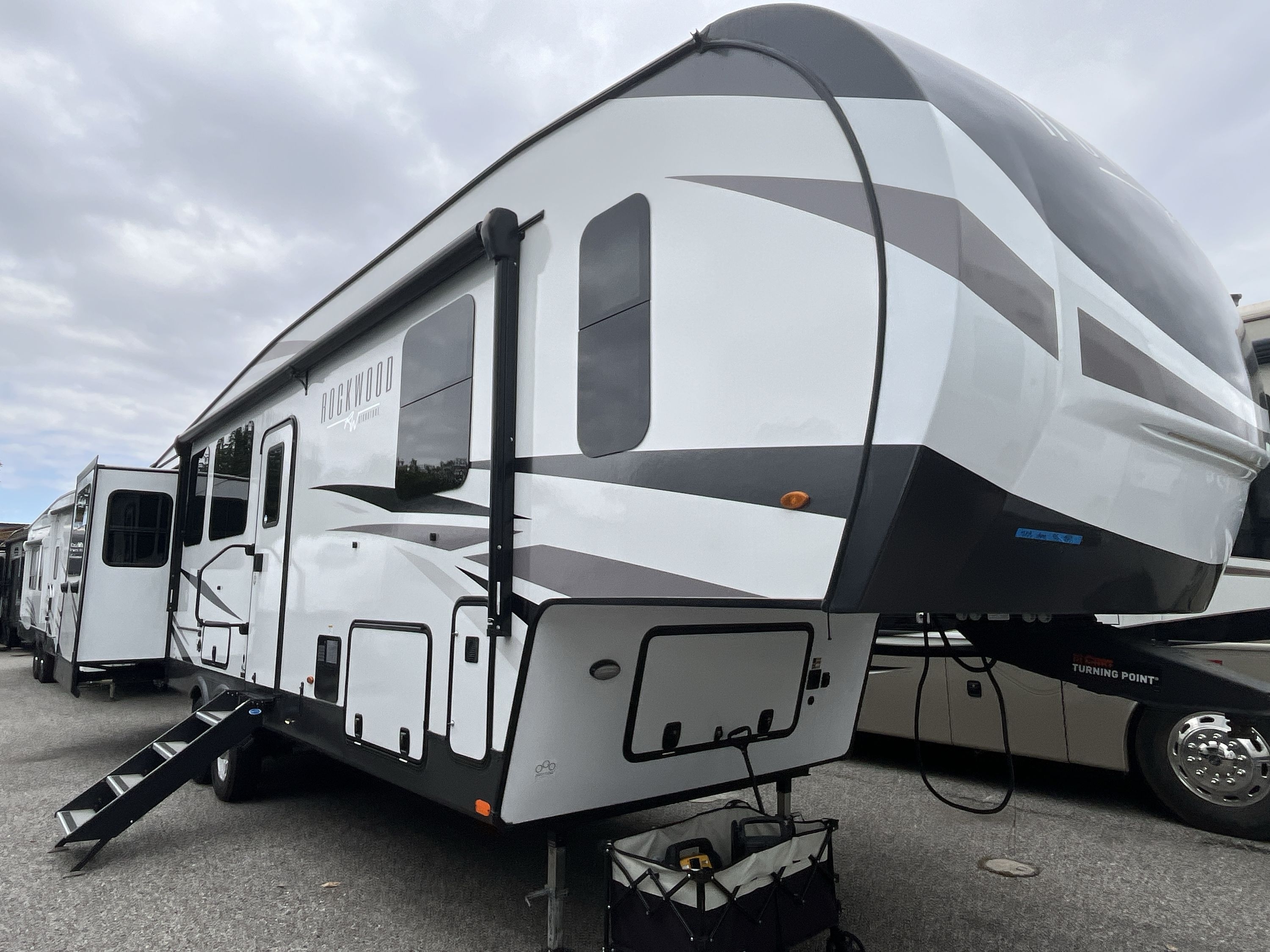 2023 Forest River ROCKWOOD SIGNATURE 2898BS RV