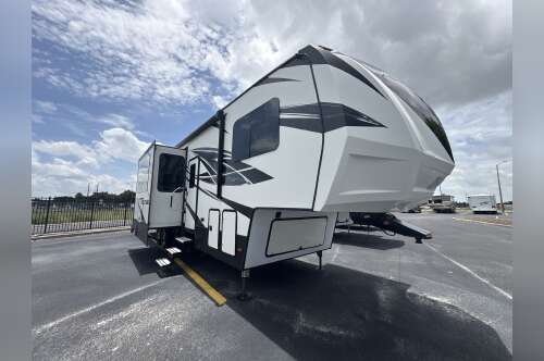2019 Dutchmen VOLTAGE 3655 in bartow FL
