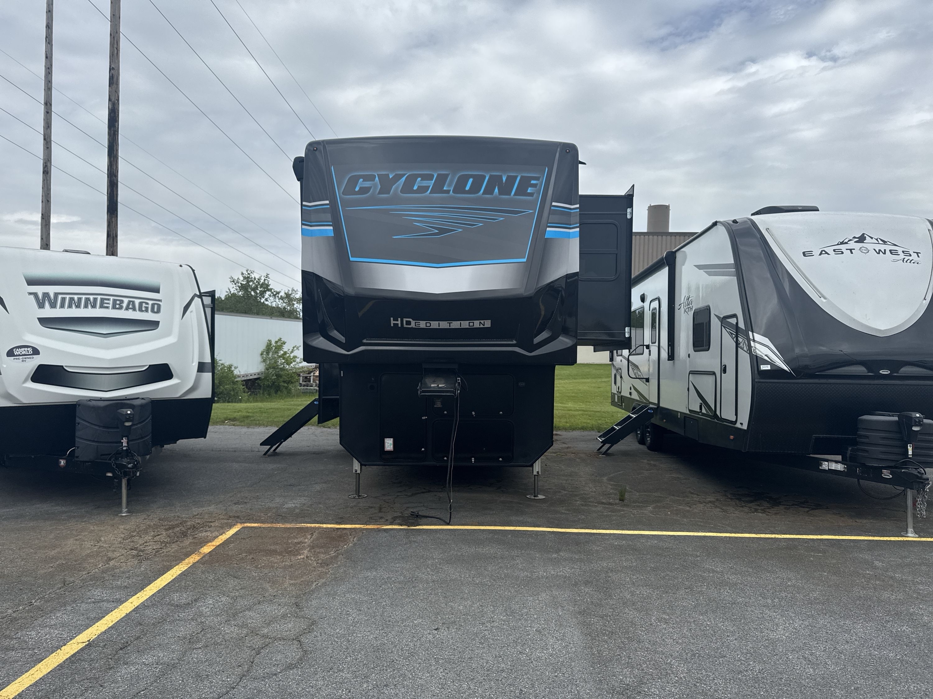 2025 Heartland CYCLONE 4014C Fifth Wheel Toy Hauler RV