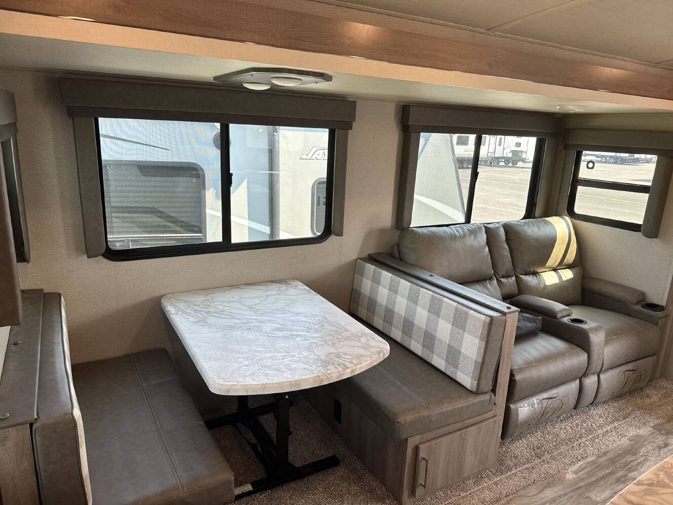 A photo of this 2022 Grand Design IMAGINE 2670MK