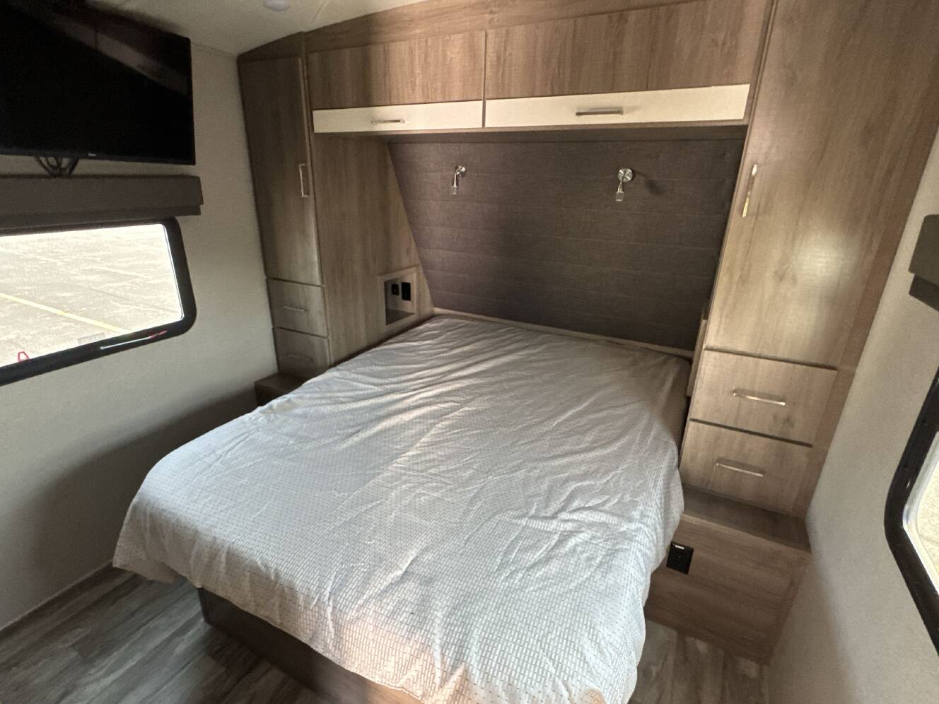 A photo of this 2022 Grand Design IMAGINE 2670MK