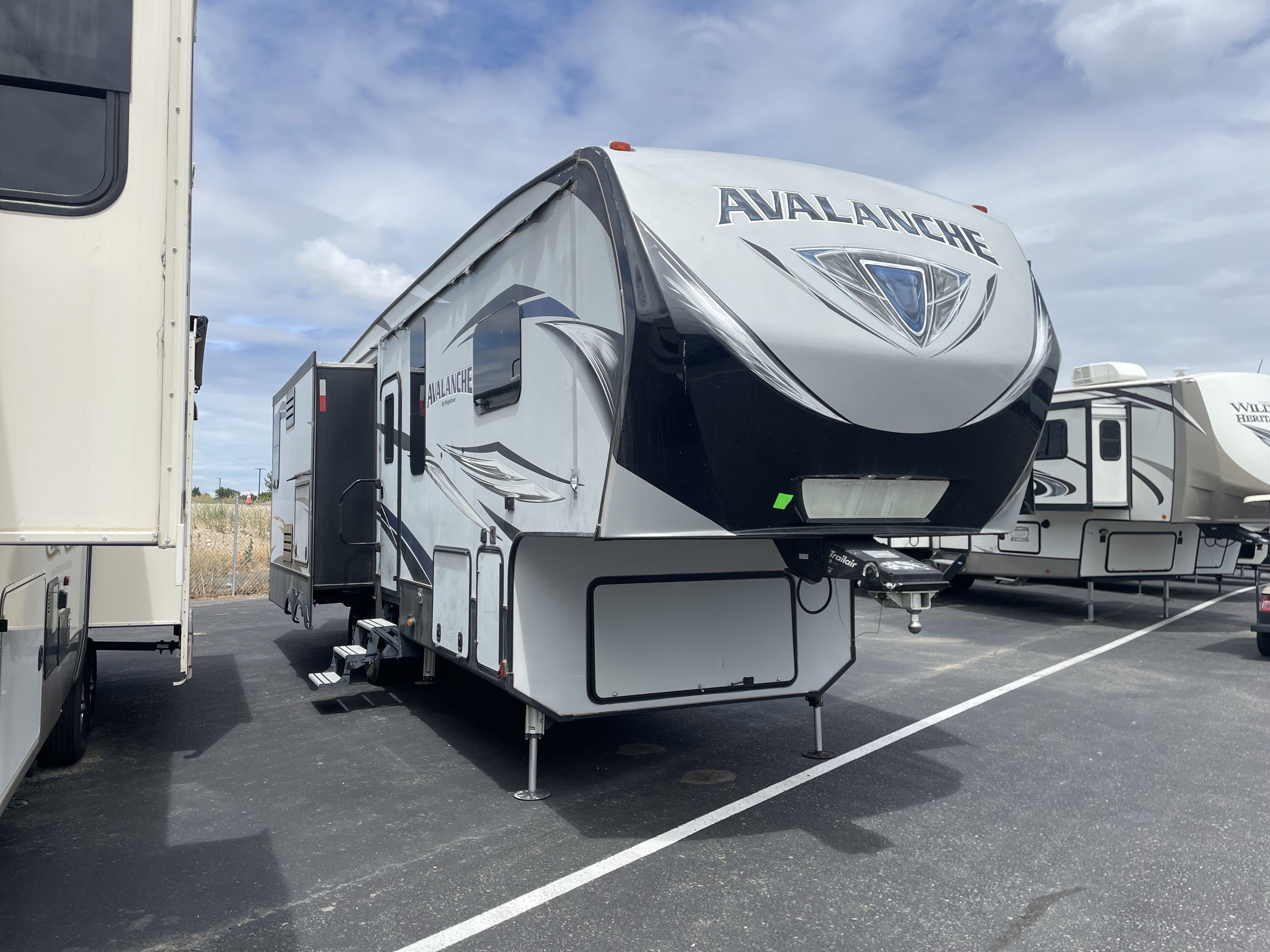 2018 Keystone AVALANCHE 330GR RV