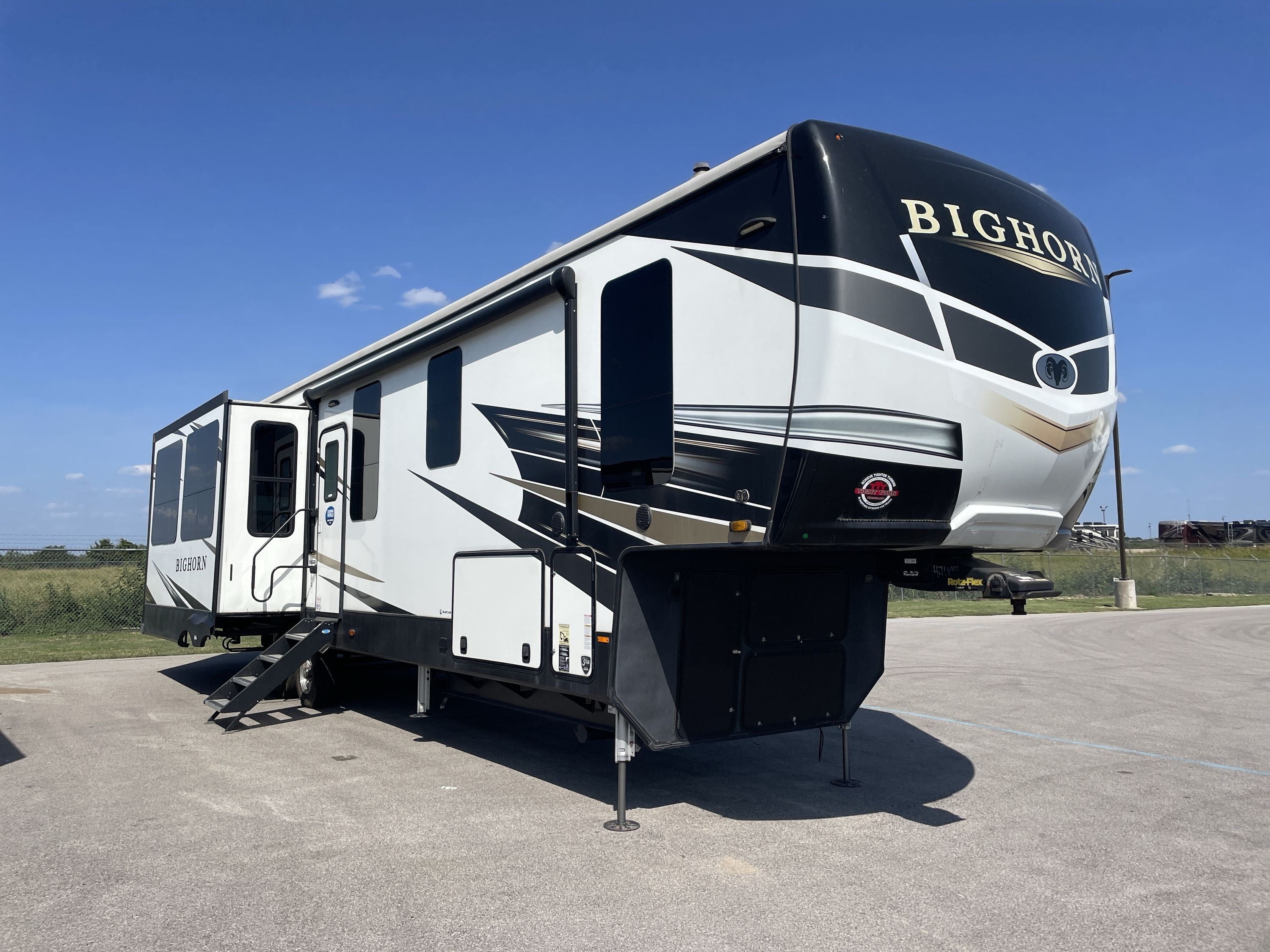 2021 Heartland BIGHORN 3930PC in alvarado TX