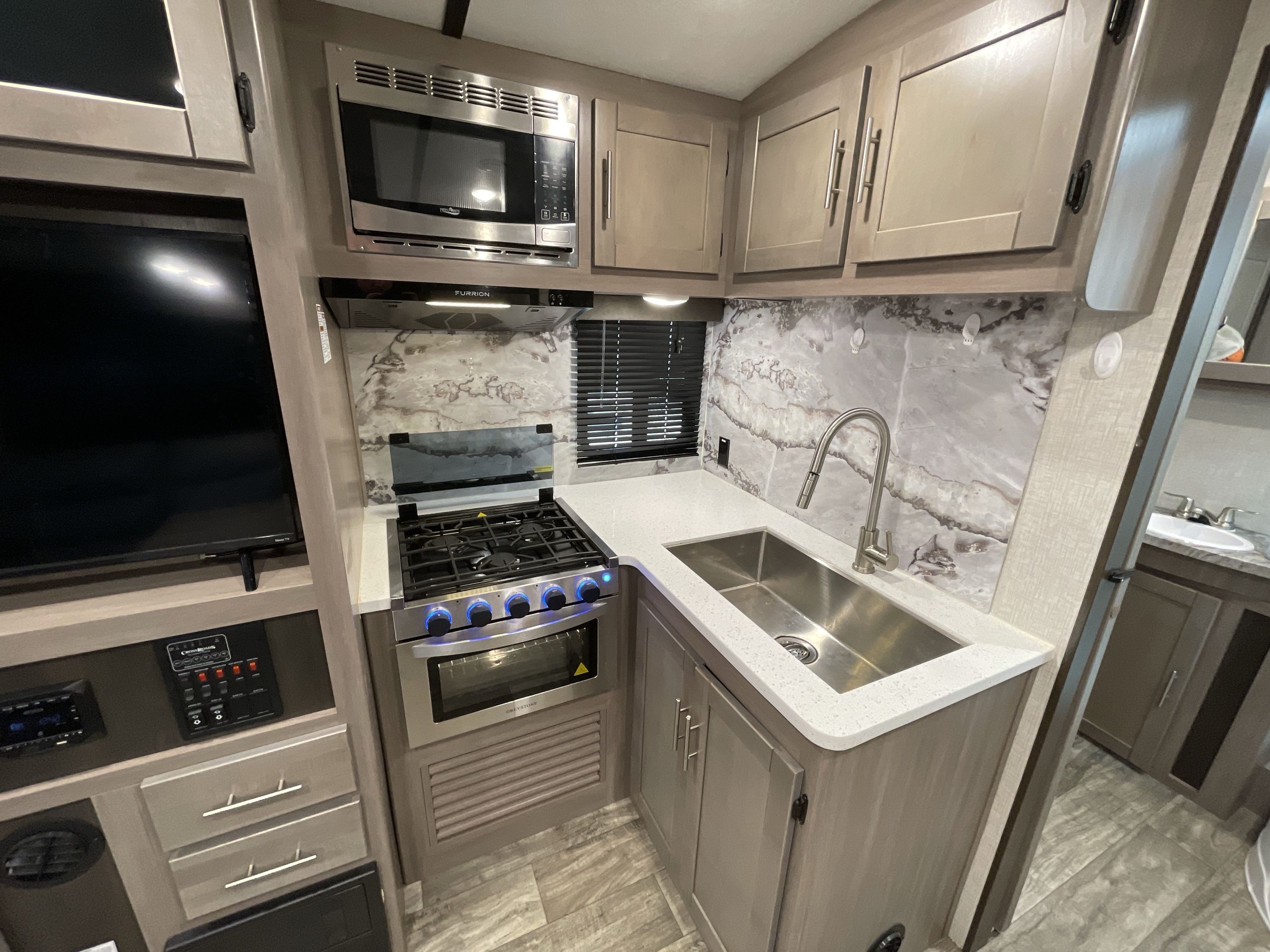 2021 Crossroads SUNSET TRAIL 222RB SS222RB in deforest WI