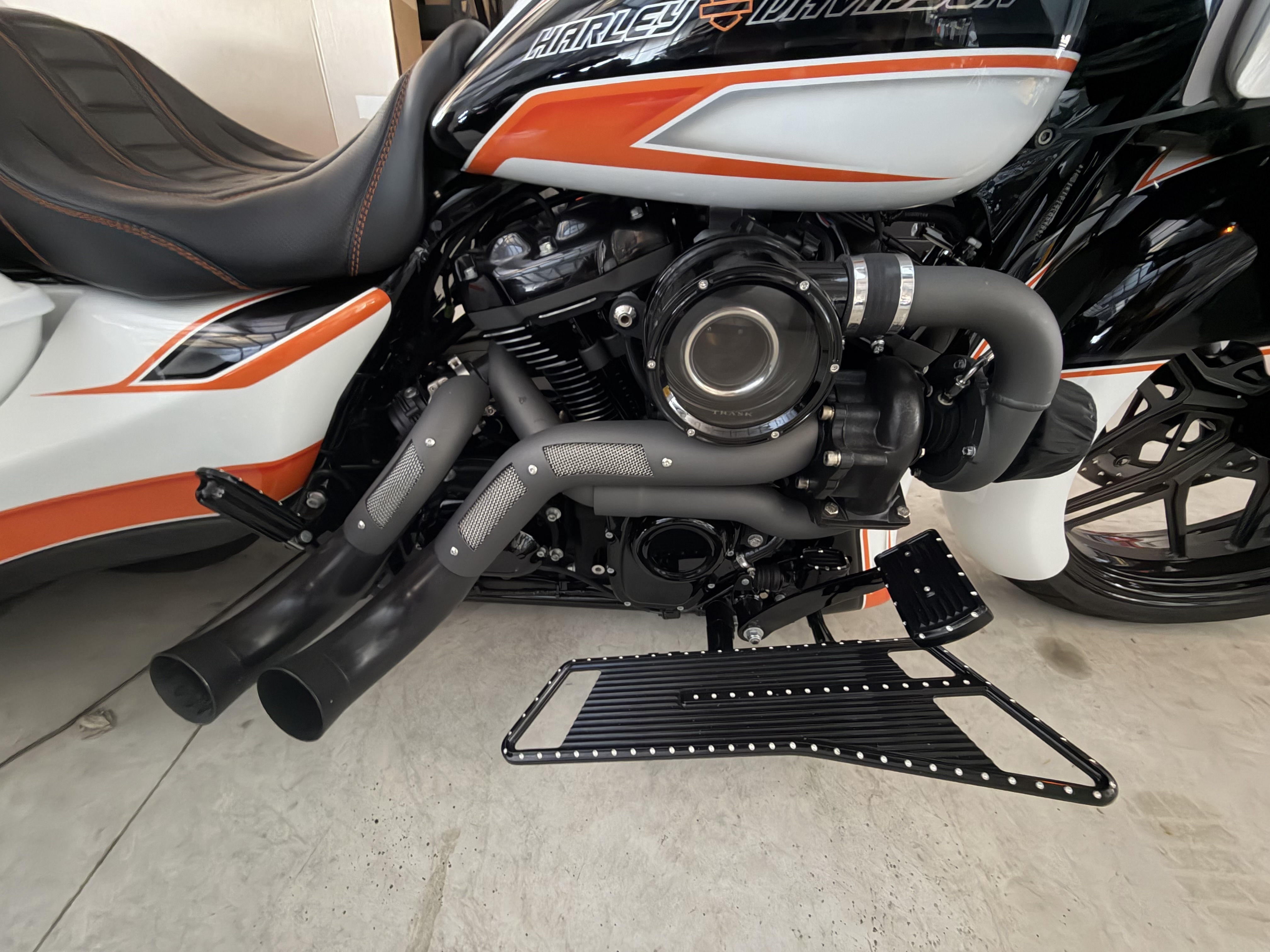 2020 Harley-Davidson ROAD GLIDE® CUSTOM BASE Custom motorcycle