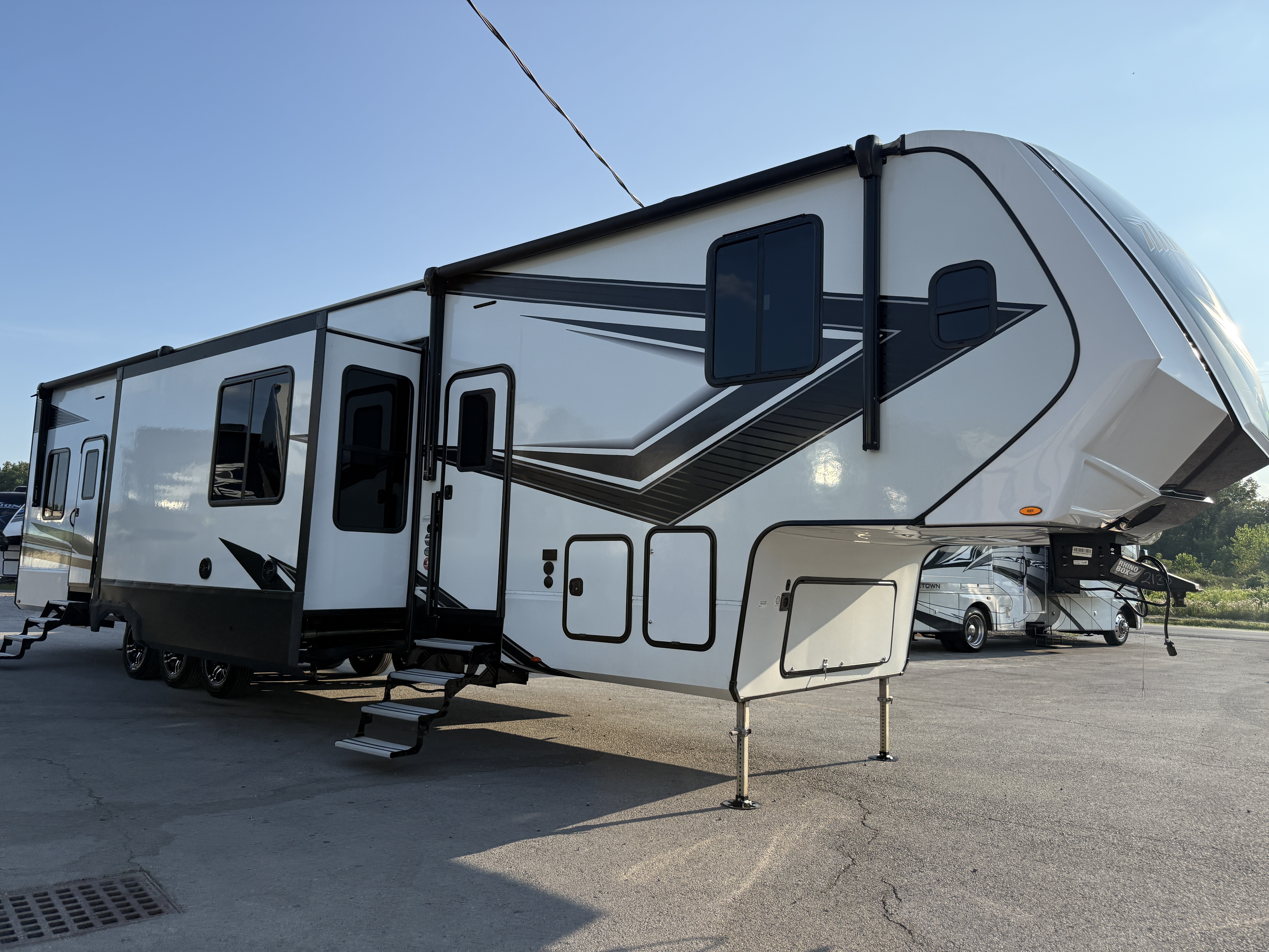 2024 Grand Design MOMENTUM G-CLASS 415G in findlay OH