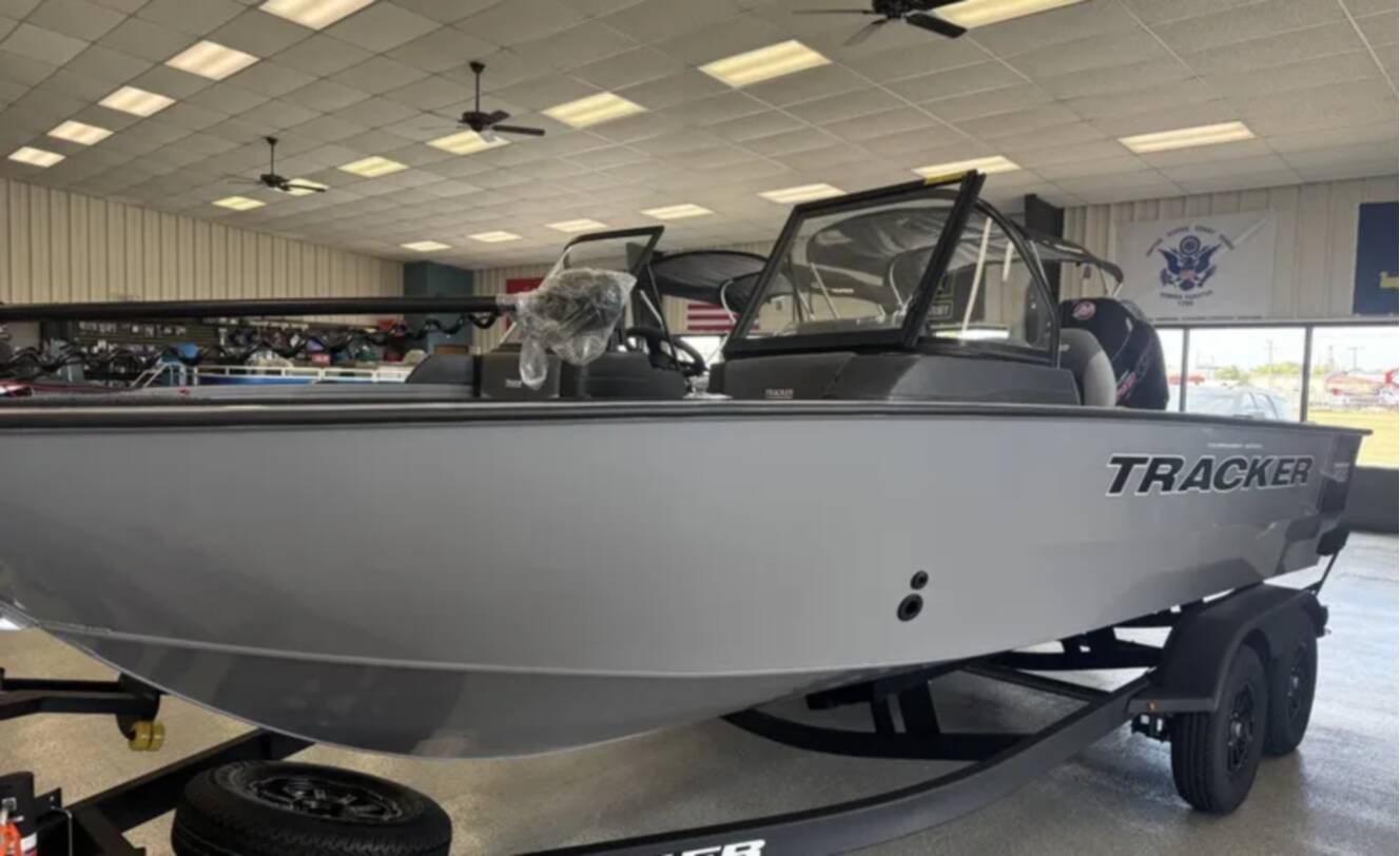 A photo of this 2027 Tracker Targa V-19 Combo Tournament Edition