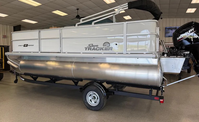 2026 Sun Tracker Party Barge 18 DLX Pontoon Boat boat