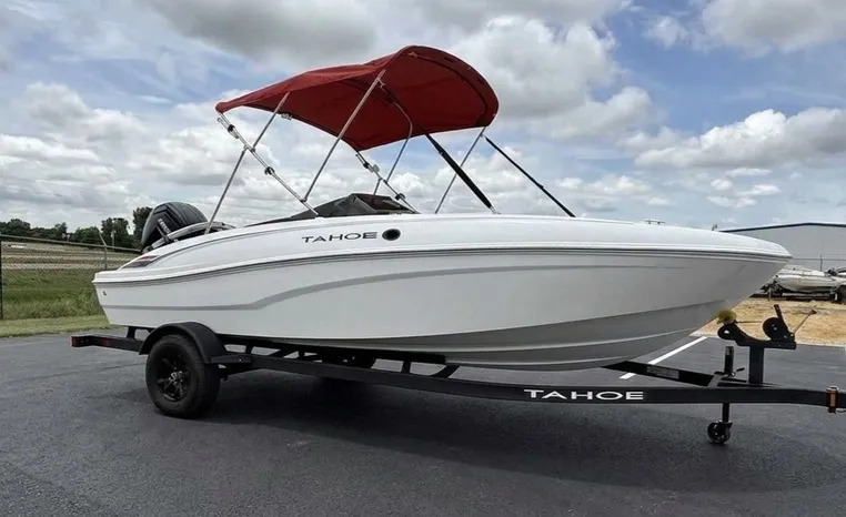 2027 Tahoe T18 in 401 se park OK