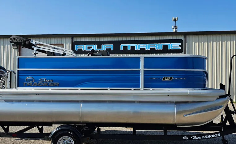 2026 Sun Tracker Party Barge 16 DLX 22 RF XP3 in 401 se park OK