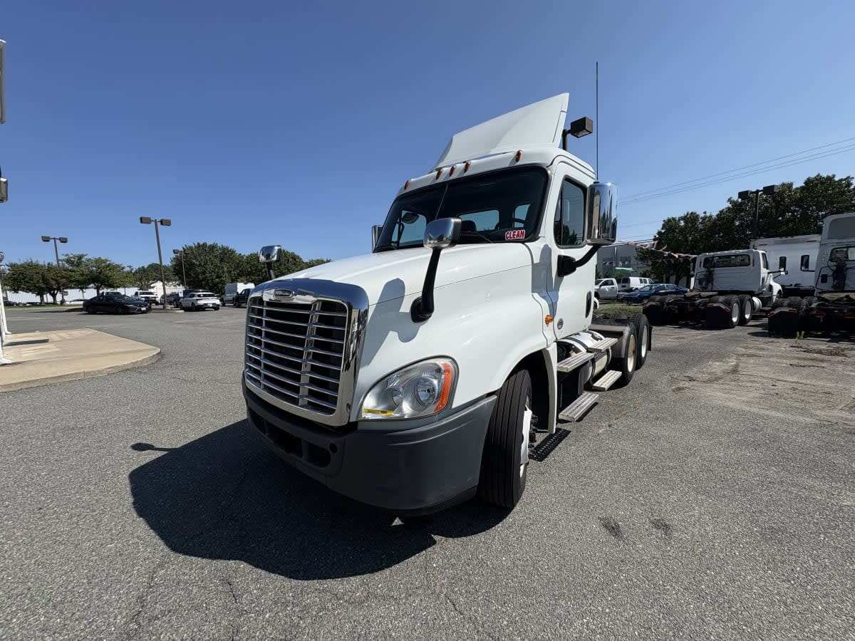 2019 FREIGHTLINER CASCADIA 125 in Richmond, VA
