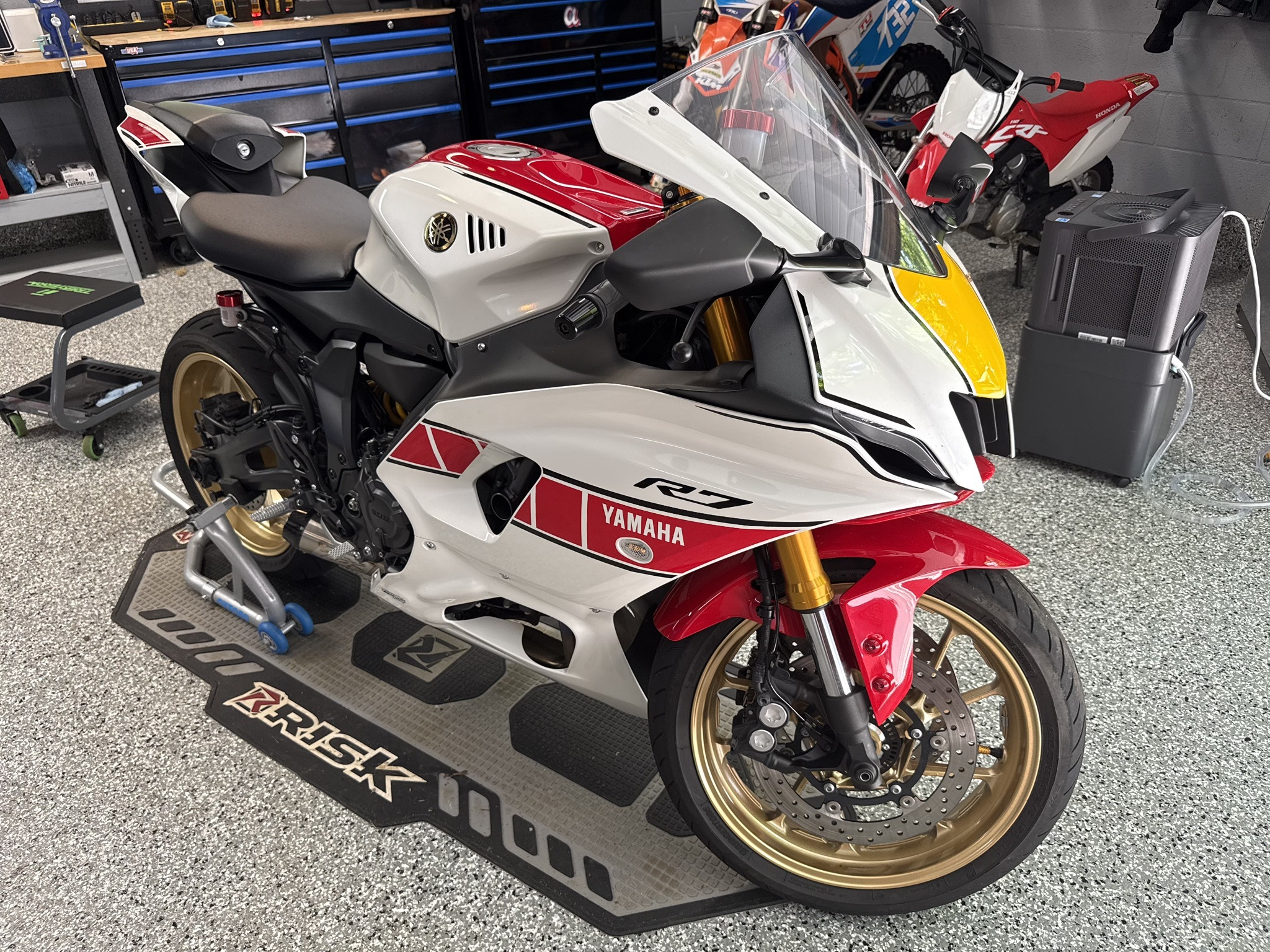2022 Yamaha YZF R7 WORLD GP 60TH ANNIVERSARY EDITION Sportbike motorcycle