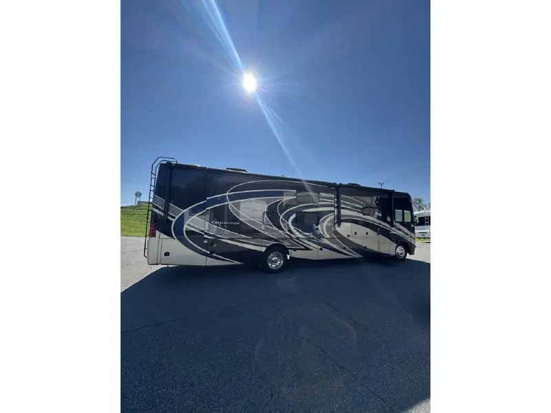 2019 THOR MOTOR COACH CHALLENGER 37TB BUNKHOUSE
