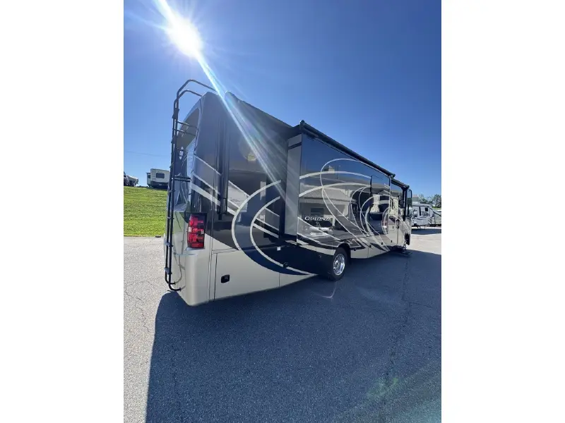2019 THOR MOTOR COACH CHALLENGER 37TB BUNKHOUSE