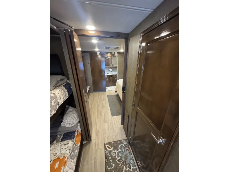 2019 THOR MOTOR COACH CHALLENGER 37TB BUNKHOUSE