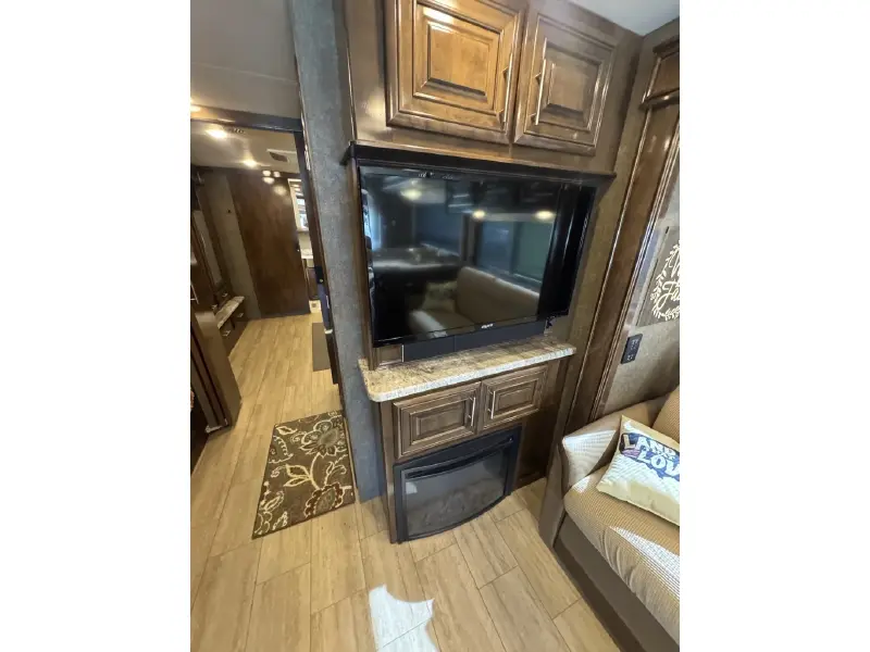 2019 THOR MOTOR COACH CHALLENGER 37TB BUNKHOUSE