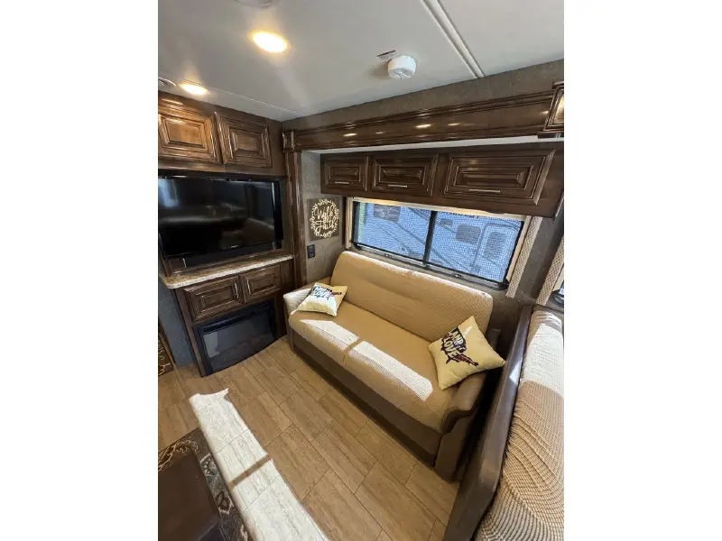 2019 THOR MOTOR COACH CHALLENGER 37TB BUNKHOUSE
