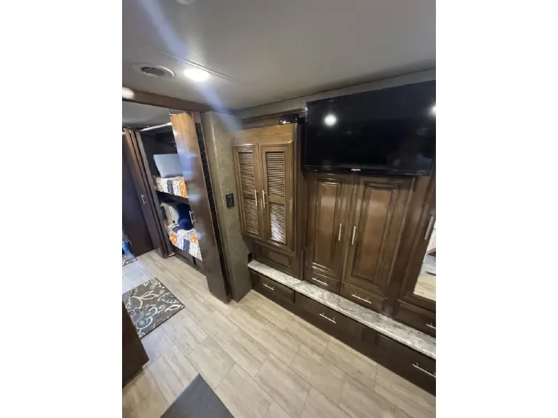 2019 THOR MOTOR COACH CHALLENGER 37TB BUNKHOUSE