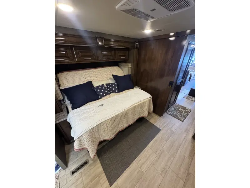 2019 THOR MOTOR COACH CHALLENGER 37TB BUNKHOUSE